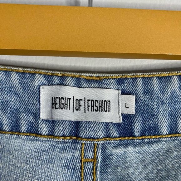 Height of Fashion Women's Light Wash High Waisted Boyfriend Jeans - Picture 4 of 7